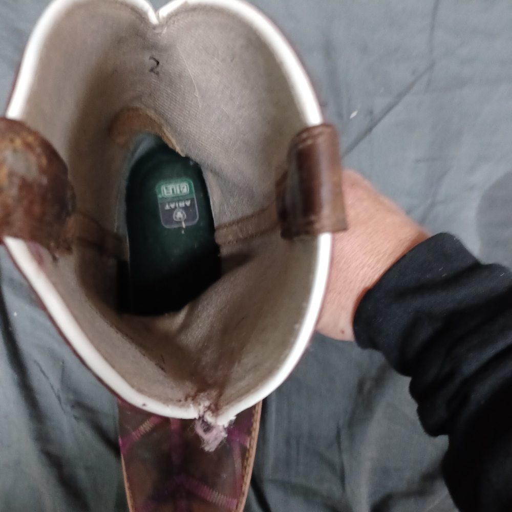 Girls arias boots size 1